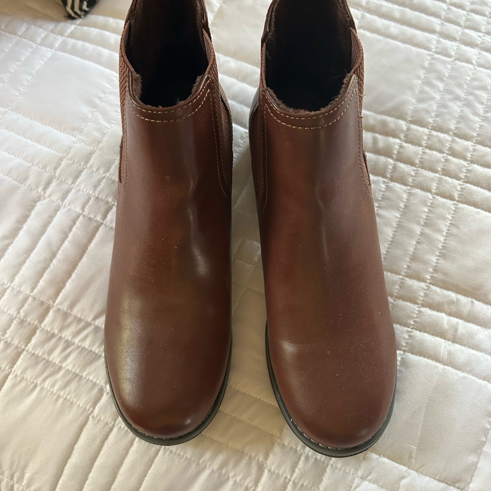 Eastland Brown Ankle Boots with Elastic Panels